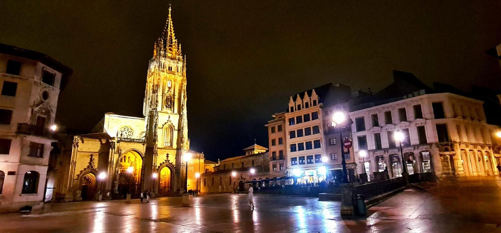 Appartamento Atico De Diseno En El Centro Oviedo Esterno foto